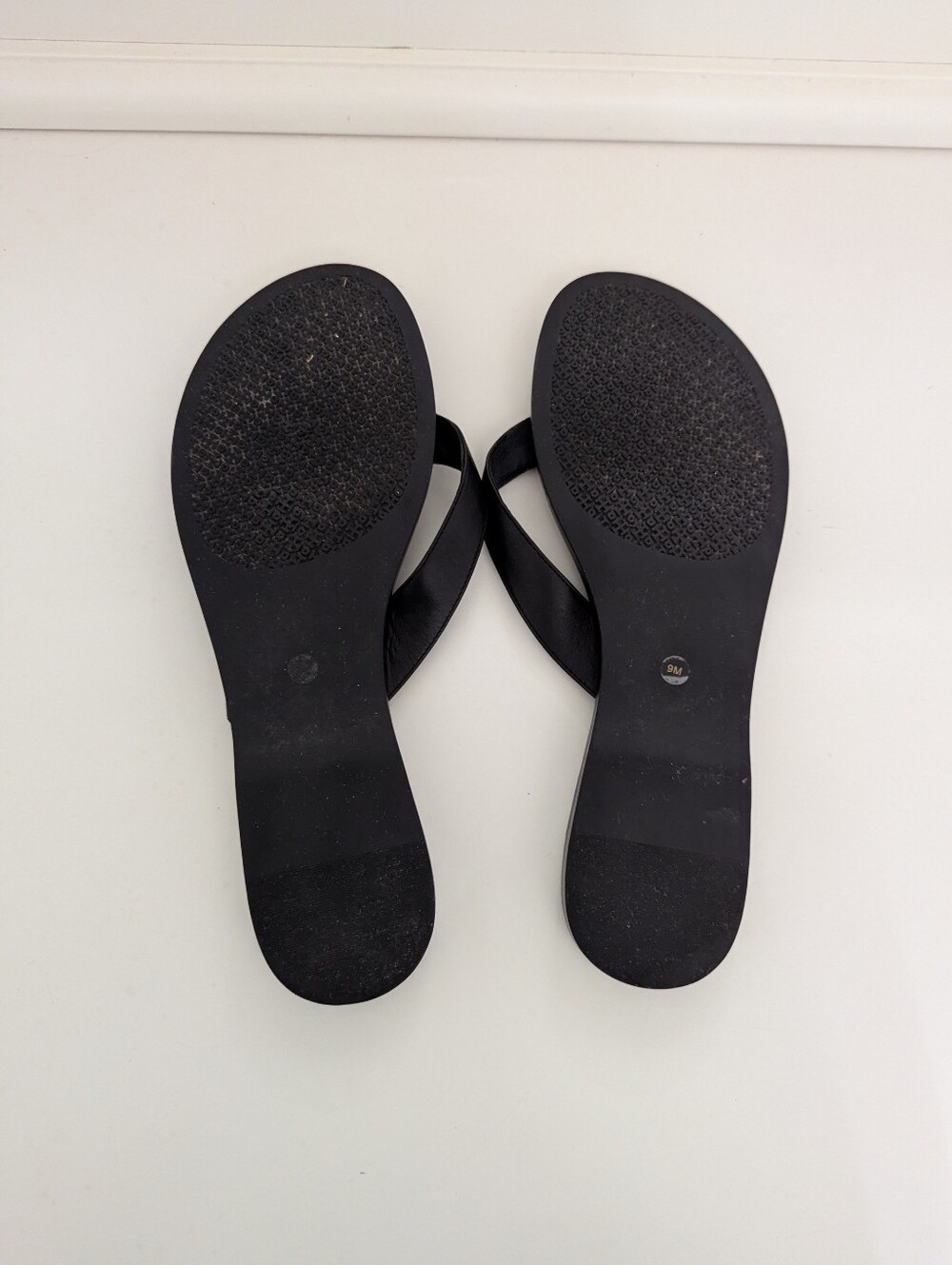 EUC! Tory Burch Benton Thong Sandal In Black Leather Size 9 - Picture 10 of 15